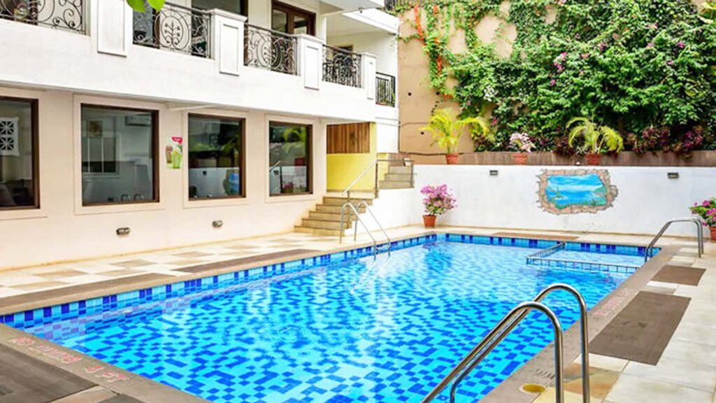 Swimming pool of La Vida Residency Suites in Baga Beach
